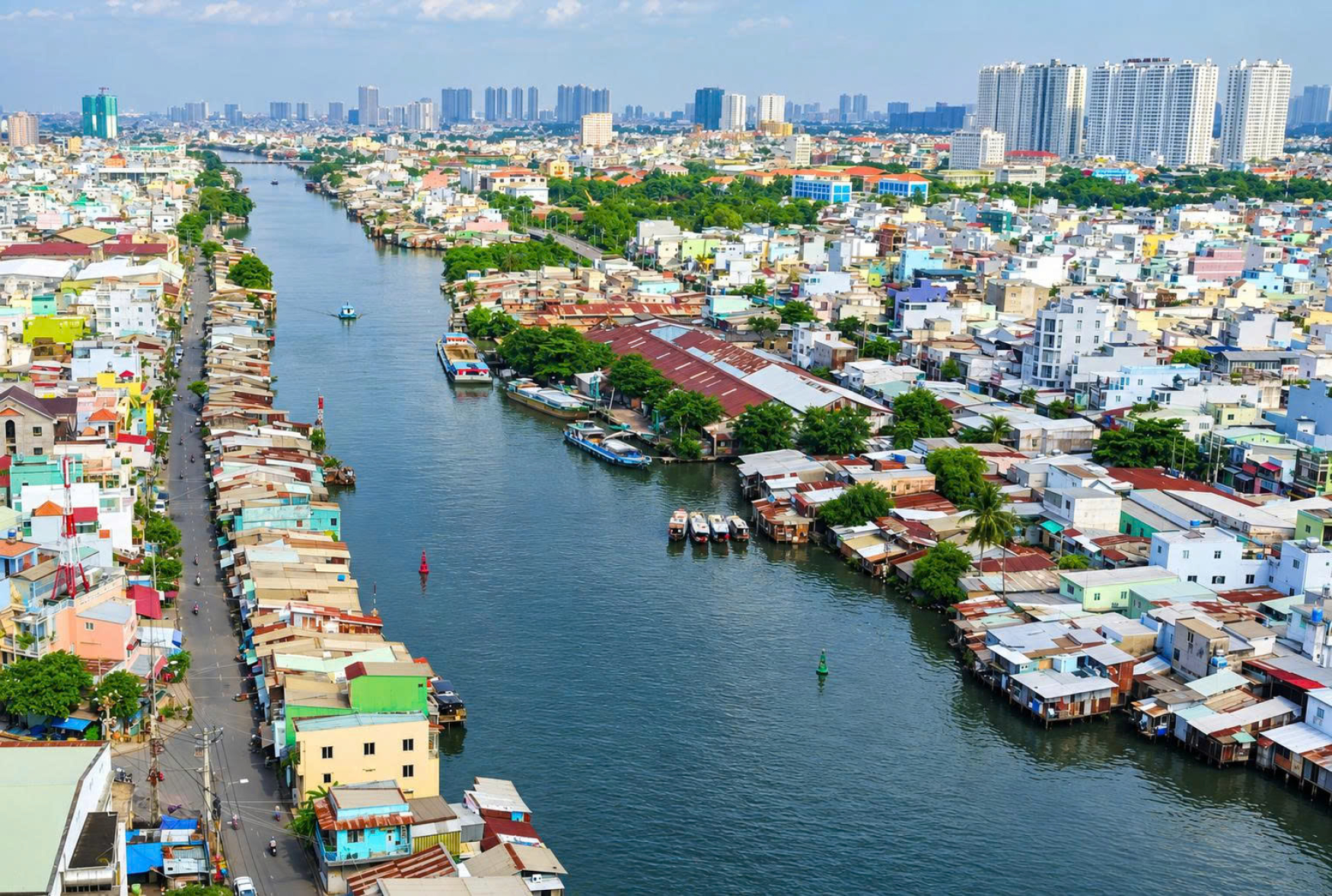 Đến 2030, TP.HCM sẽ phải hoàn tất di dời toàn bộ 41.540 căn nhà ven kênh rạch.